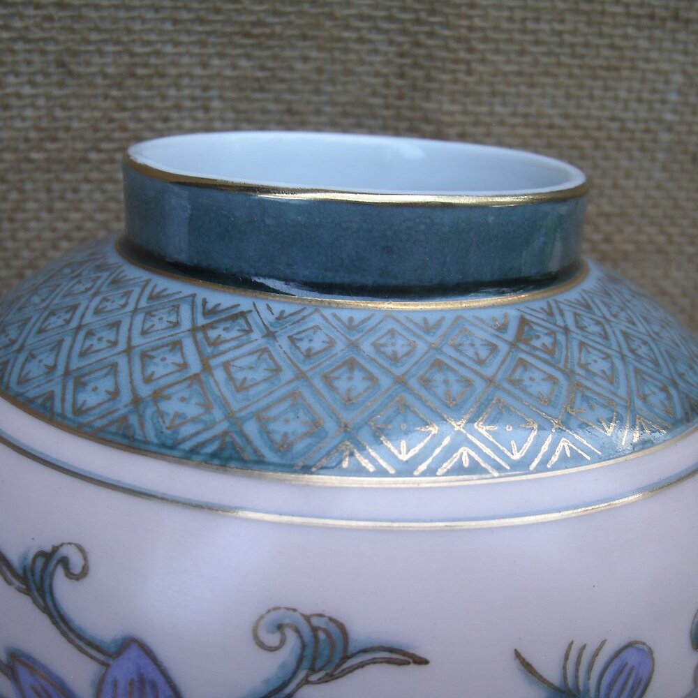 Vintage Andrea by Sadek Blue Lotus Ginger Jar - Picture 14 of 16